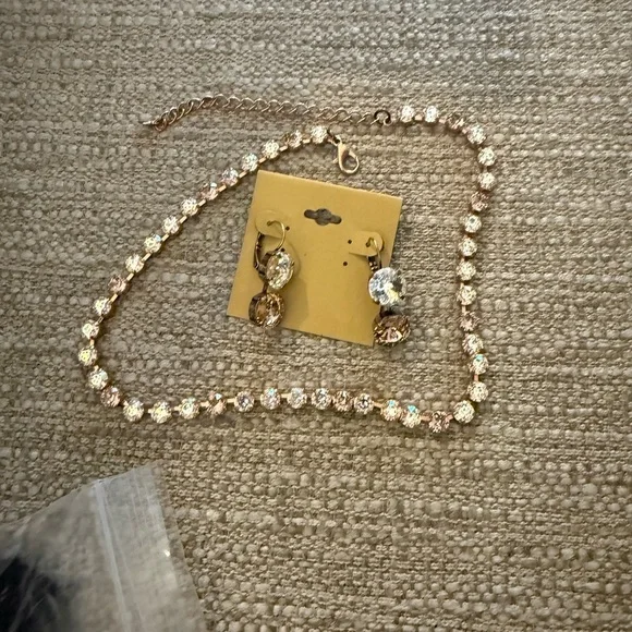 Elegant Rose Gold and Crystal Necklace & Earring Set - Picture 2 of 4